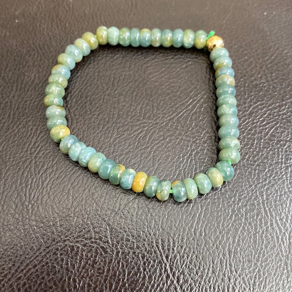 Grade A Natural Jade Round Beaded Bead Bracelet - Picture 4 of 5